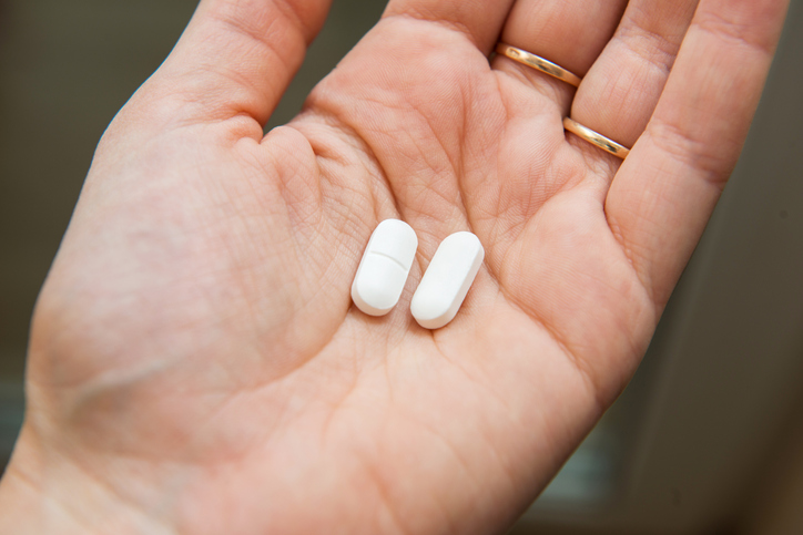 Should I Take Ibuprofen or Acetaminophen After Tooth Extraction?